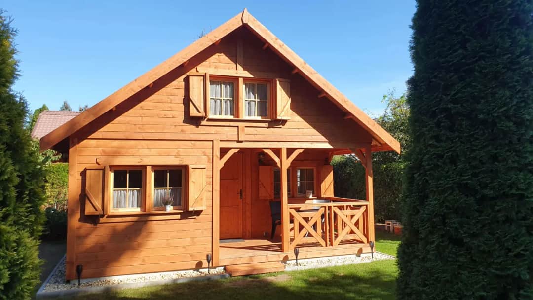 Ile kosztuje budowa domku letniskowego całorocznego? Sprawdź, co wpływa na ceny