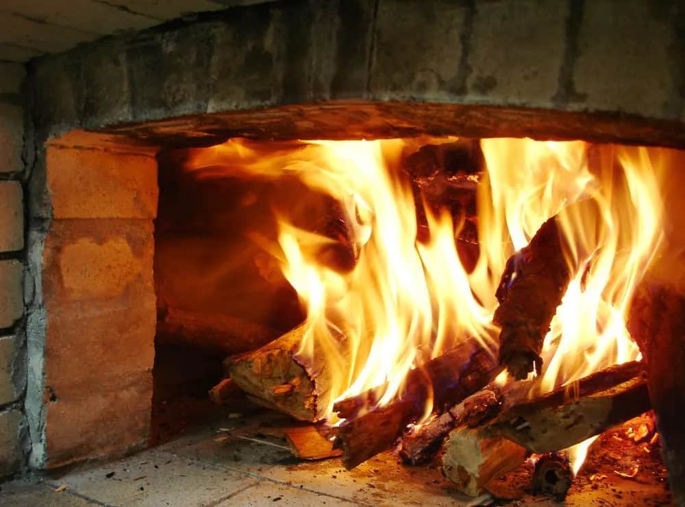 Najlepsza zaprawa do cegły szamotowej – uniknij błędów w budowie