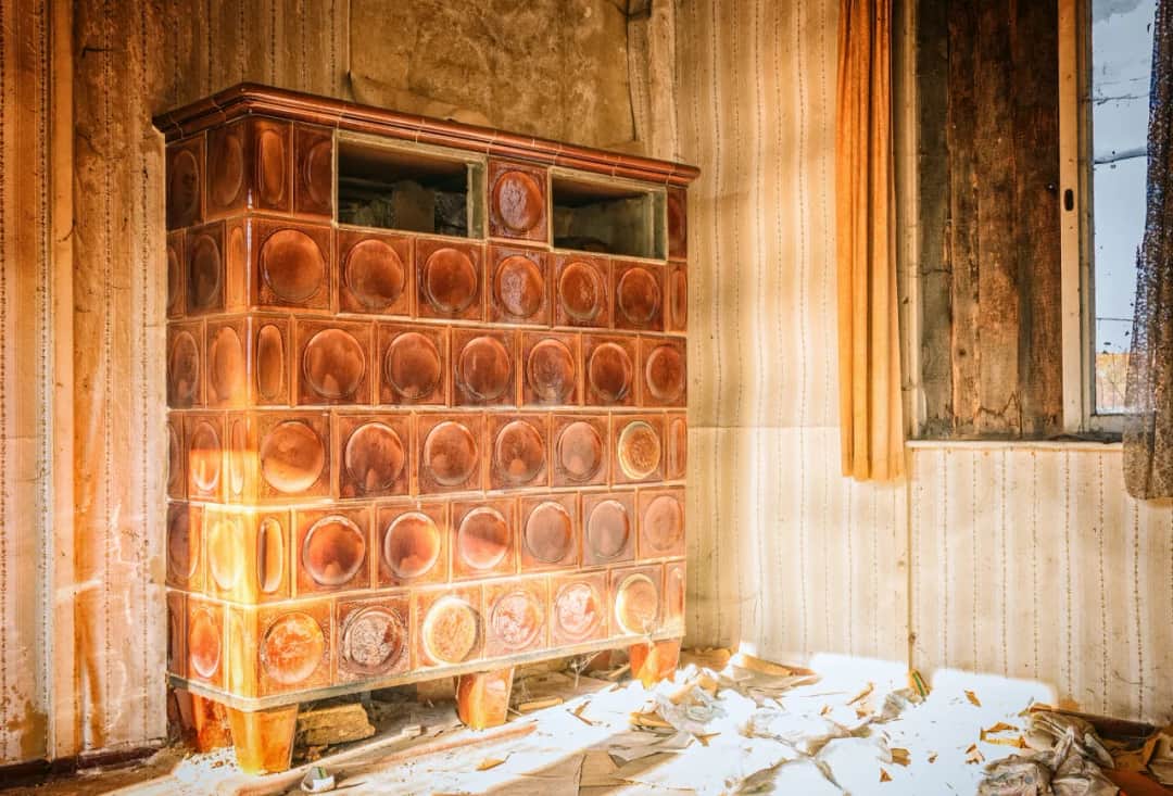 Ile kosztuje budowa pieca kaflowego? Zaskakujące ceny i czynniki wpływające na koszty