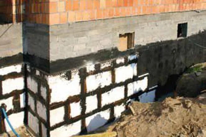 Jak ocieplić fundament, by uniknąć strat ciepła i oszczędzić na rachunkach