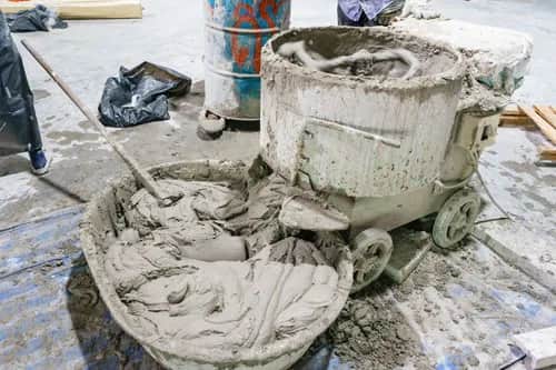 Zaprawa murarska gotowa czy robiona – co wybrać, aby zaoszczędzić?