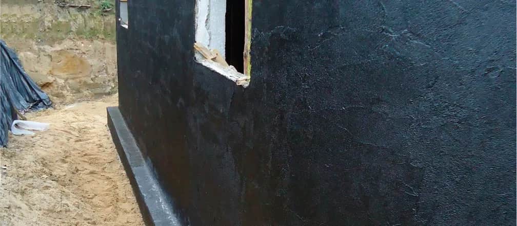 Czym malować fundament, aby uniknąć wilgoci i uszkodzeń?