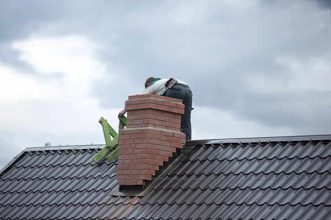 Komin systemowy: zaprawa czy klej? Porównanie i najlepsze wybory