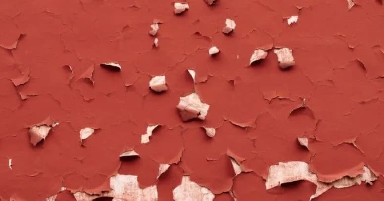 Jak usunąć starą farbę ze ścian: najskuteczniejsze metody i porady