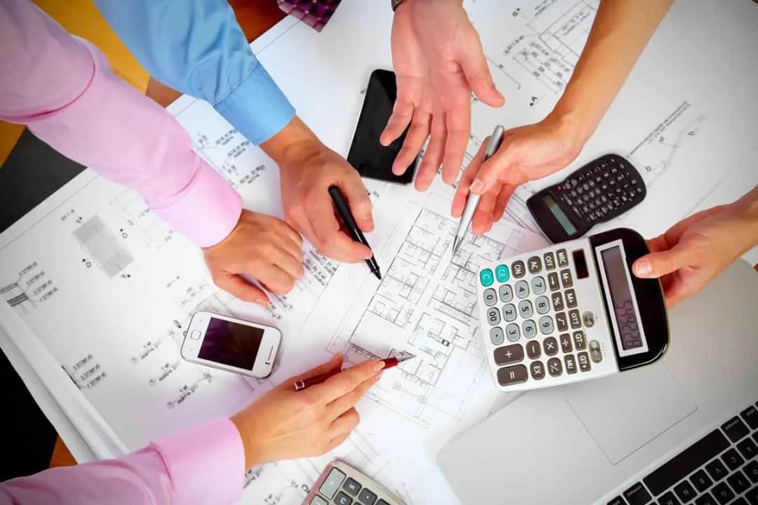 Ile kosztuje budowa domu samemu? Szczegółowy kosztorys i oszczędności